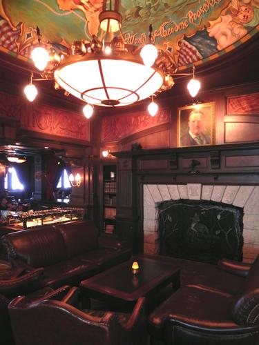 The Teddy Roosevelt Lounge photo, from ThemeParkInsider.com